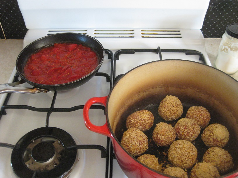 photo of the meat balls browning